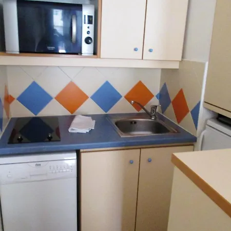 Moderne Avec Balcon - Saint-raphael - 25 M² - Parking Lägenhet