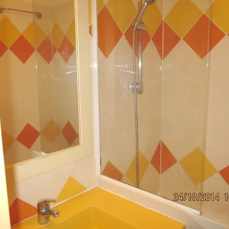 Moderne Avec Balcon - Saint-raphael - 25 M² - Parking Lägenhet *