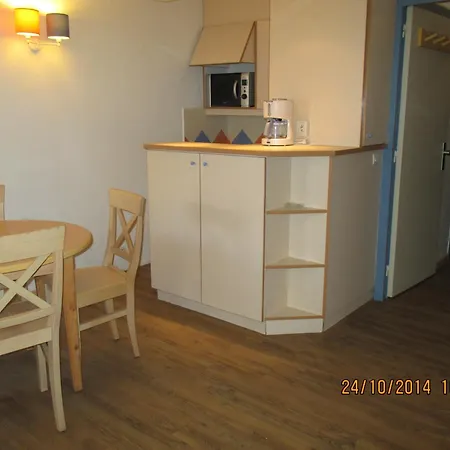 Apartment Moderne Avec Balcon - Saint-raphael - 25 M² - Parking *