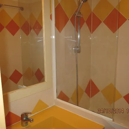 Moderne Avec Balcon - Saint-raphael - 25 M² - Parking *