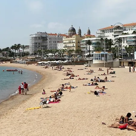 Moderne Avec Balcon - Saint-raphael - 25 M² - Parking * Saint-Raphael (Var)