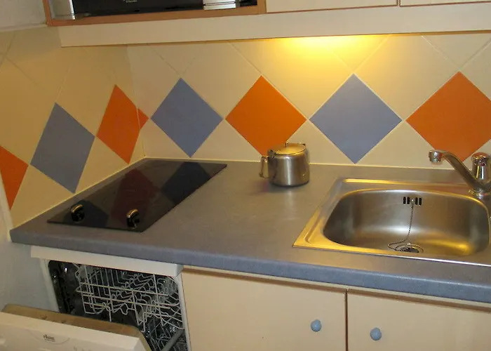 Apartment Moderne Avec Balcon - Saint-raphael - 25 M² - Parking *