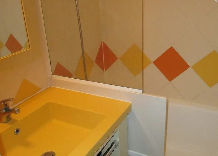 Apartment Moderne Avec Balcon - Saint-raphael - 25 M² - Parking *